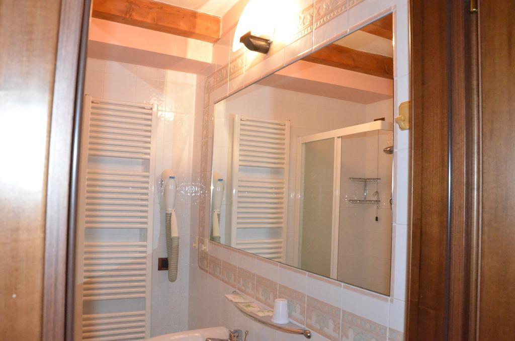 Hotel La Piazzetta Vidiciatico Pokoj fotografie