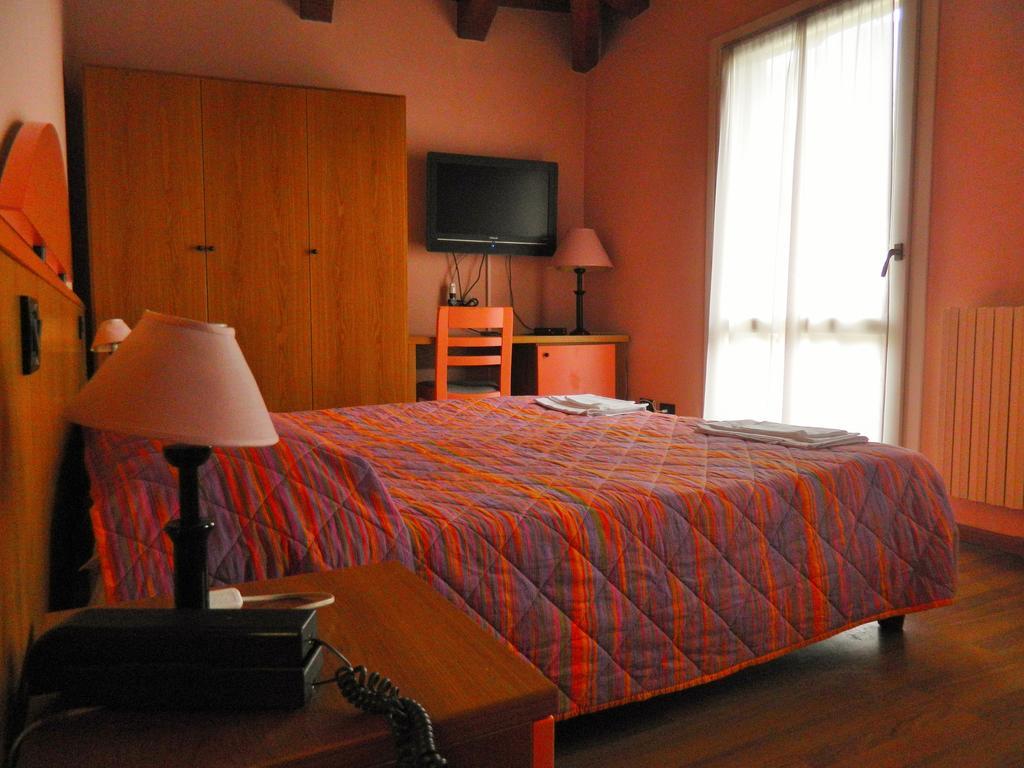 Hotel La Piazzetta Vidiciatico Pokoj fotografie